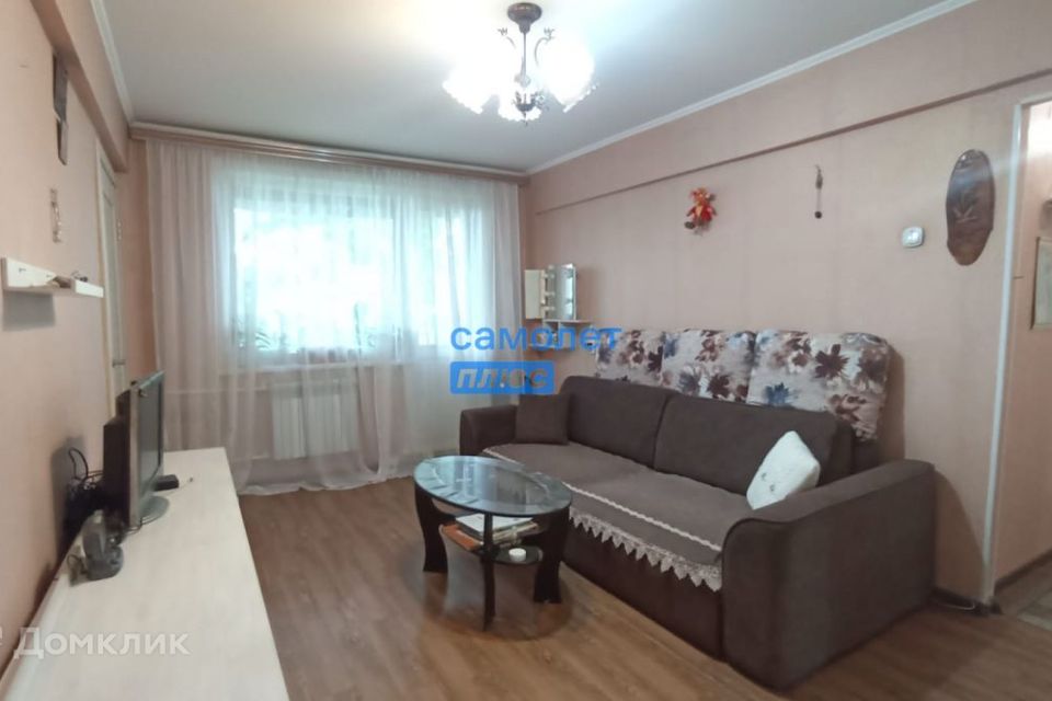 Продаётся 4-комнатная квартира, 60.6 м²