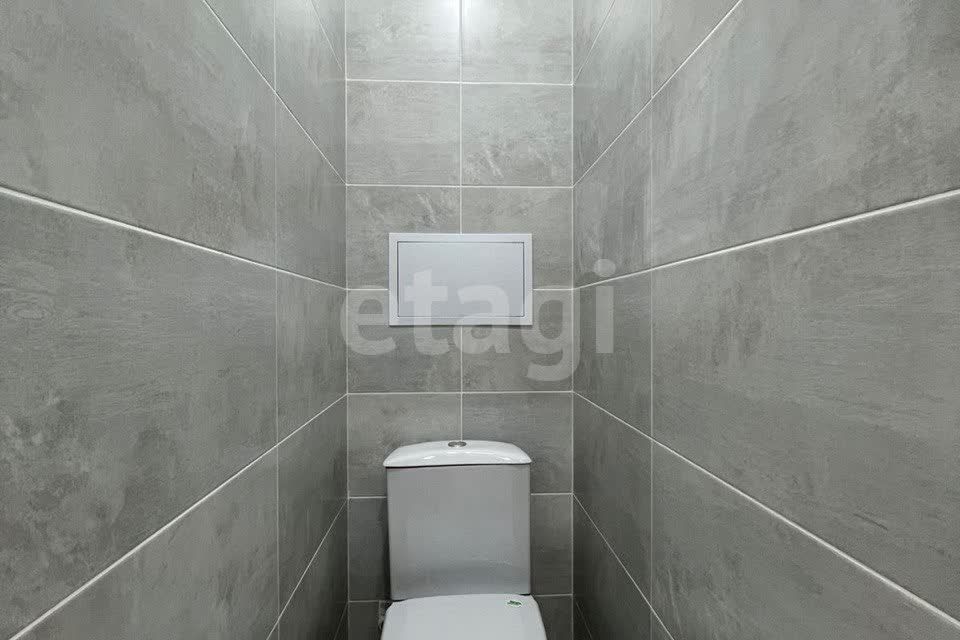 Продаётся 3-комнатная квартира, 48.3 м²