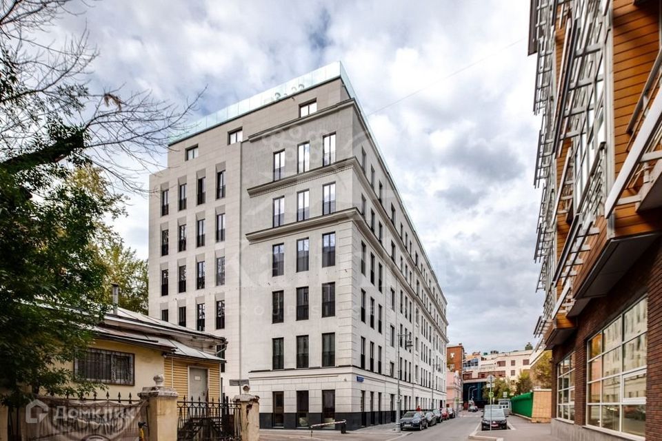 Продаётся 6-комнатная квартира, 332.5 м²