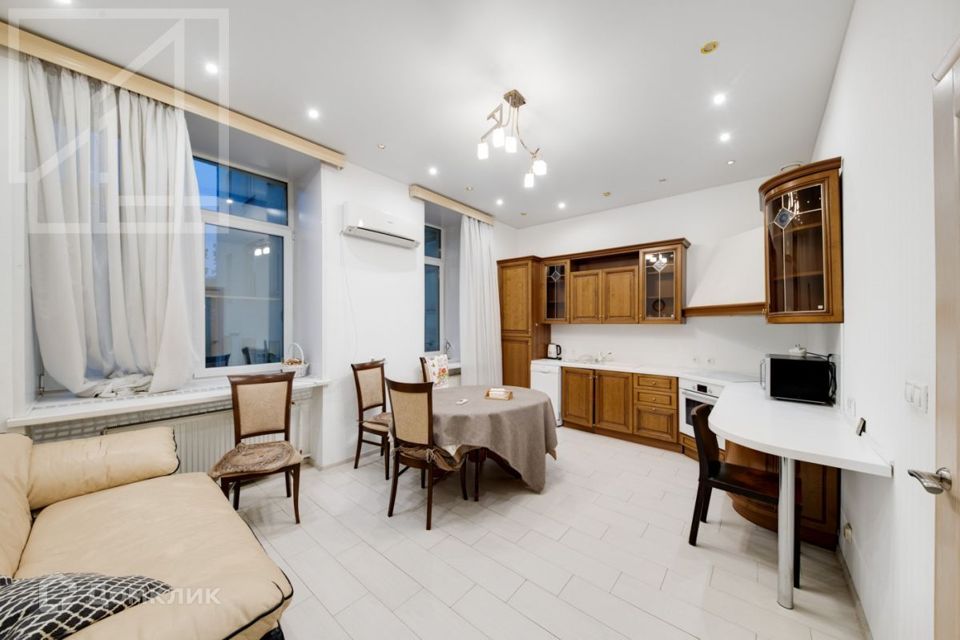 Сдаётся 3-комнатная квартира, 115 м²