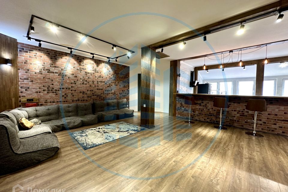 Продаётся 5-комнатная квартира, 246 м²