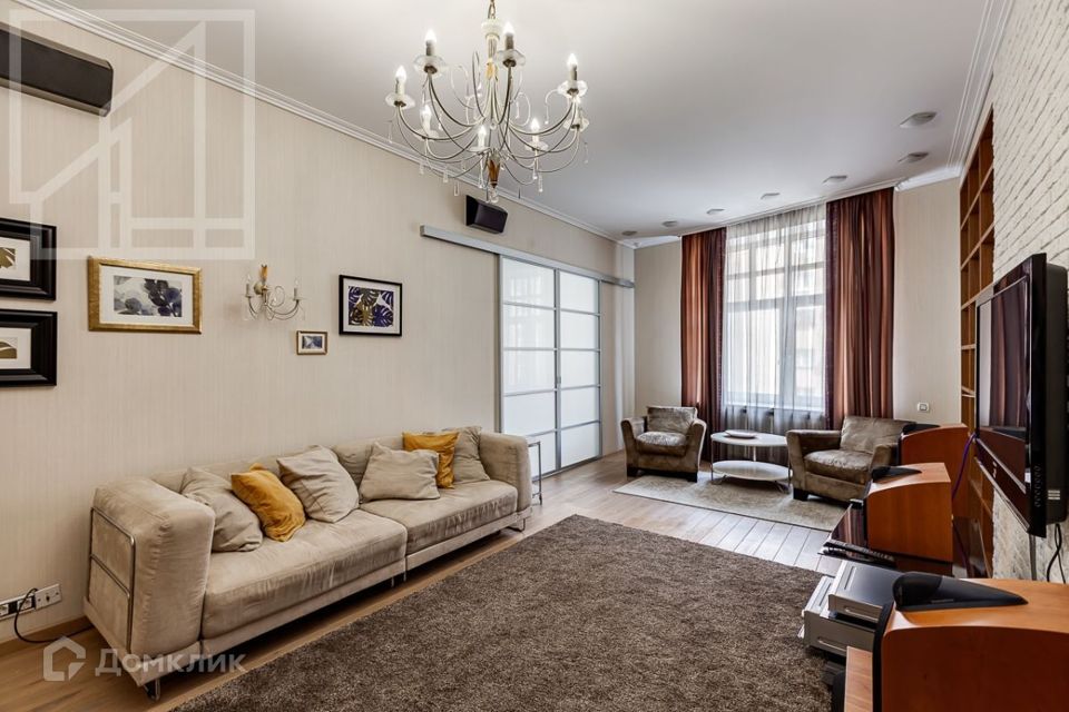 Сдаётся 2-комнатная квартира, 135 м²