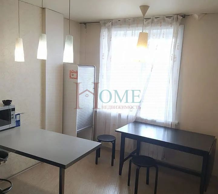 Сдаётся 1-комнатная квартира, 49 м²