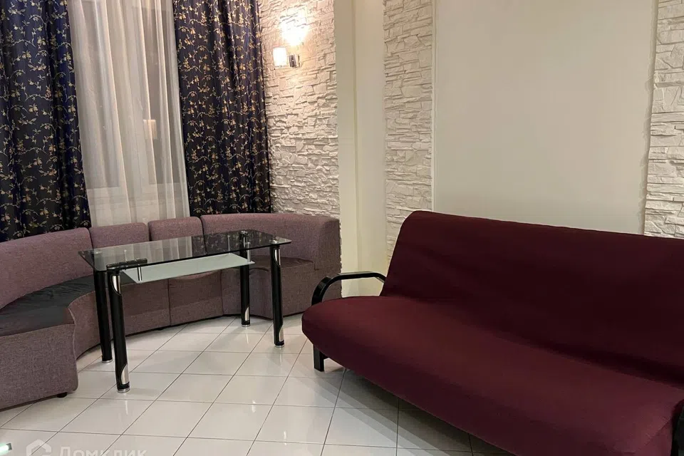 Сдаётся 2-комнатная квартира, 72 м²