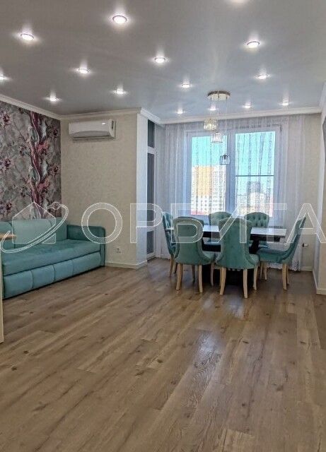 Продаётся 3-комнатная квартира, 105.9 м²