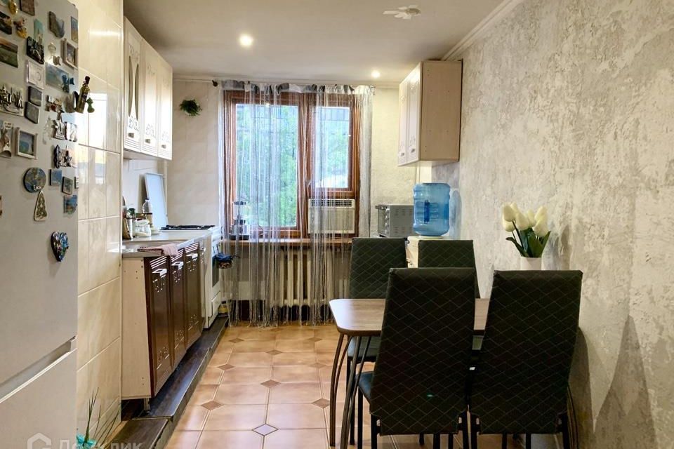 Продаётся 3-комнатная квартира, 69.8 м²