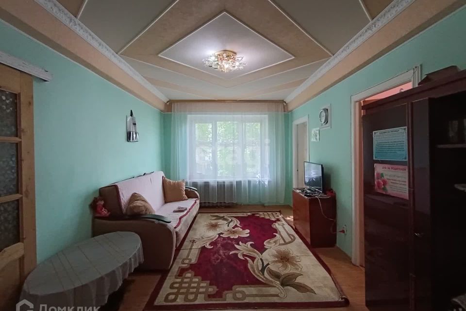 Продаётся 4-комнатная квартира, 58 м²