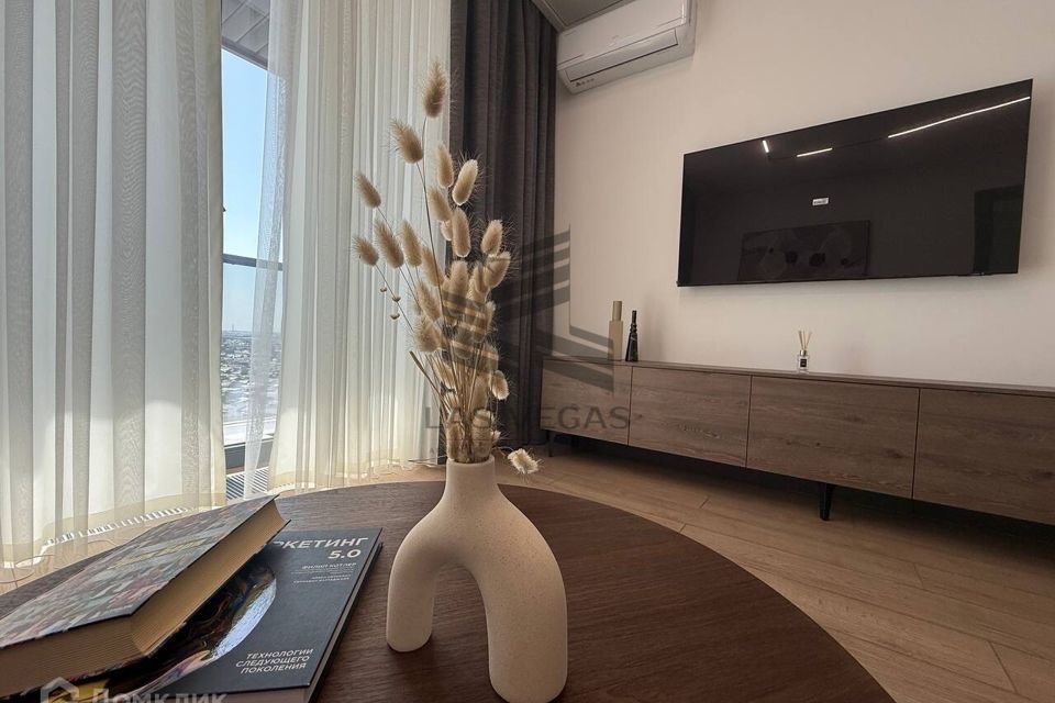 Сдаётся 2-комнатная квартира, 77 м²
