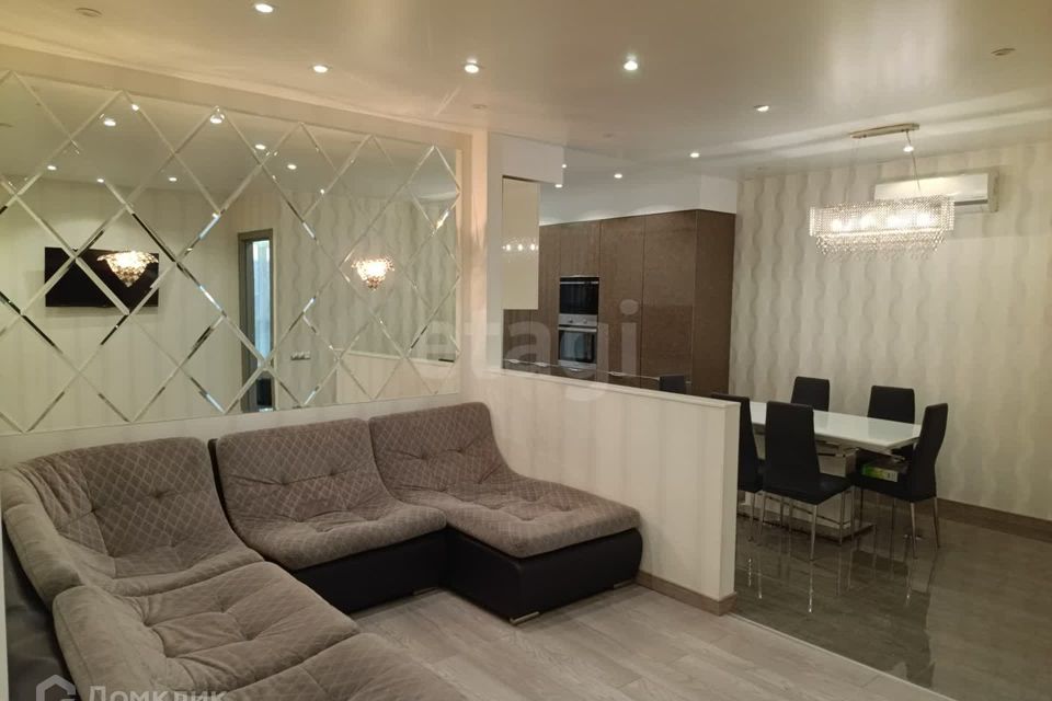 Продаётся 4-комнатная квартира, 100 м²