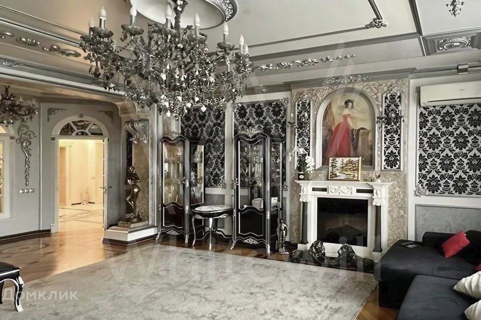 Продаётся 3-комнатная квартира, 175.6 м²