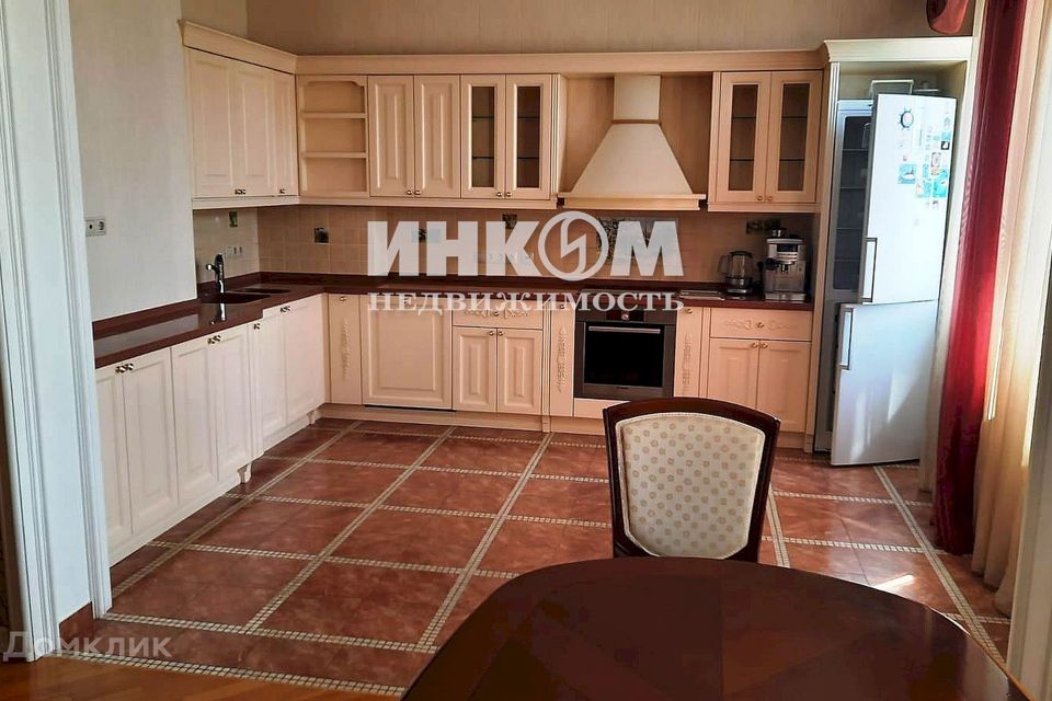 Продаётся 4-комнатная квартира, 142.2 м²