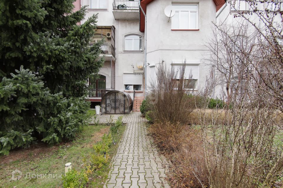 Продаётся 4-комнатная квартира, 229.3 м²