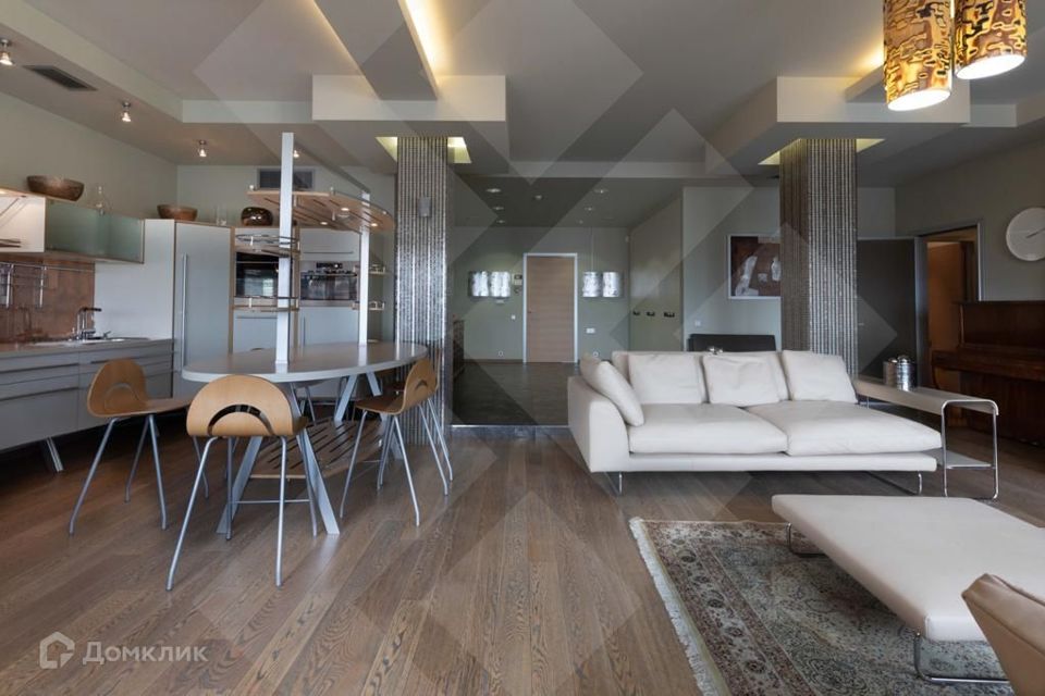 Сдаётся 4-комнатная квартира, 180 м²