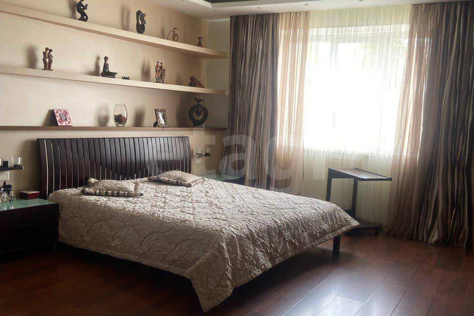 Продаётся 3-комнатная квартира, 117 м²