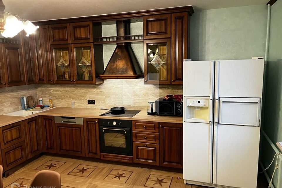 Сдаётся 6-комнатная квартира, 222 м²