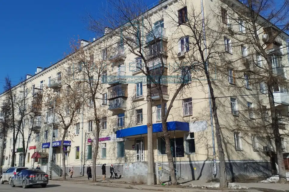 Сдаётся торговое помещение, 12 м²