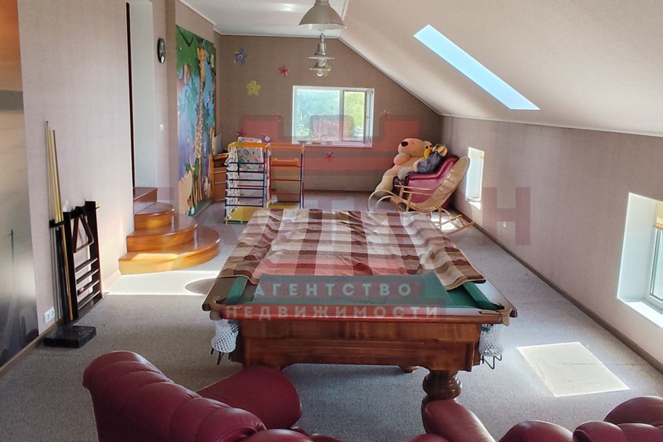 Продаётся 3-этажный дом, 300 м²