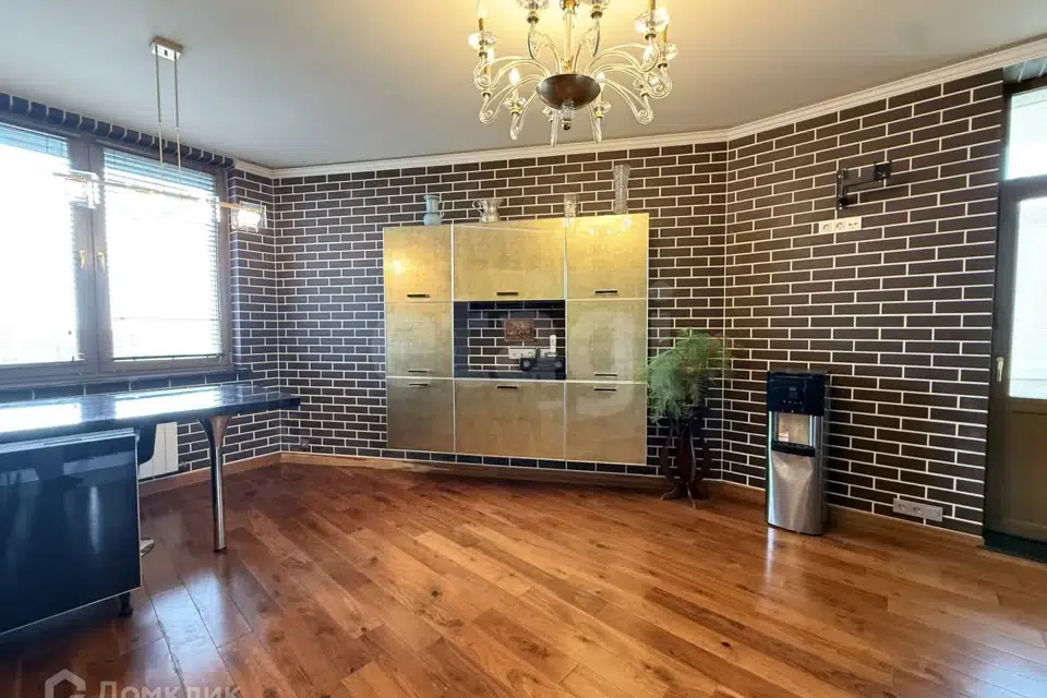 Продаётся 5-комнатная квартира, 185.4 м²