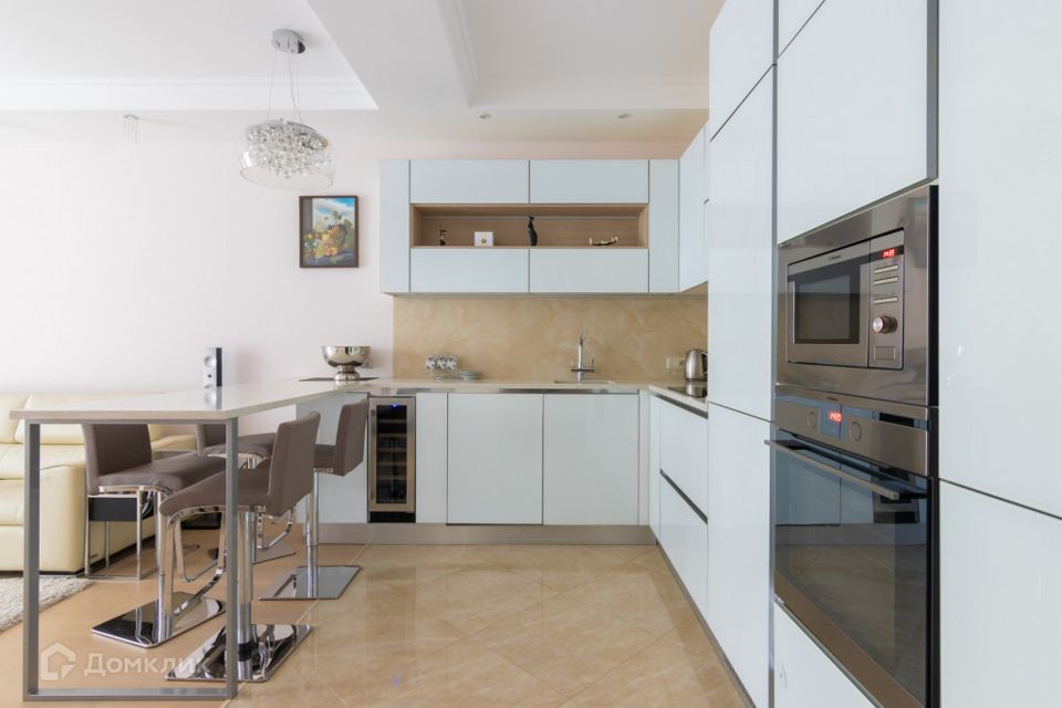 Сдаётся 2-комнатная квартира, 88 м²