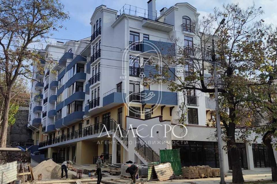 Продаётся 3-комнатная квартира, 105 м²