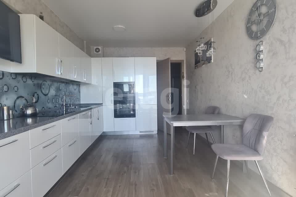 Продаётся 3-комнатная квартира, 97 м²