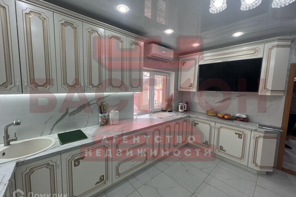 Продаётся 2-этажный дом, 250 м²