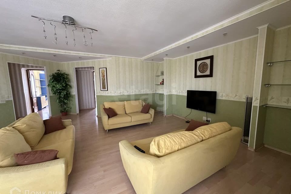 Продаётся 4-комнатная квартира, 120 м²