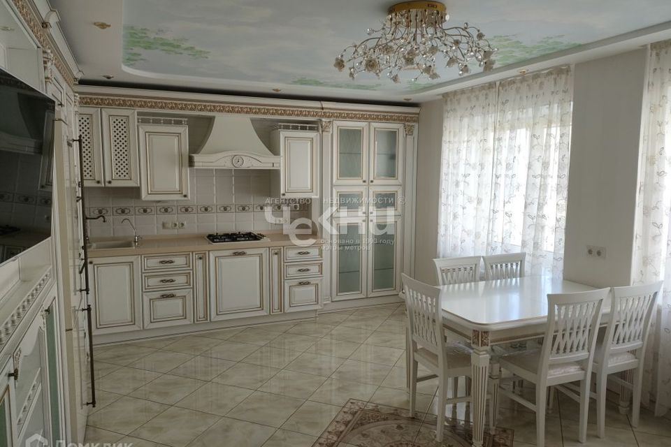 Продаётся 3-комнатная квартира, 105.5 м²