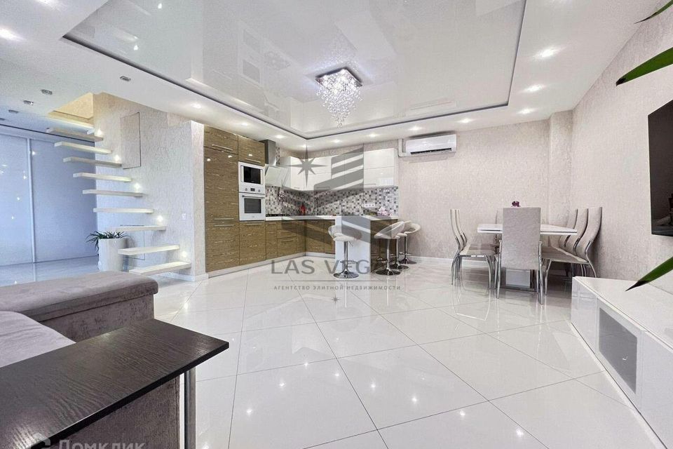 Сдаётся 4-комнатная квартира, 153 м²