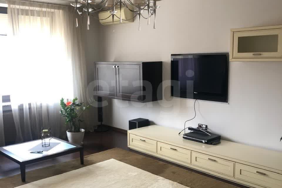 Продаётся 3-комнатная квартира, 140.9 м²