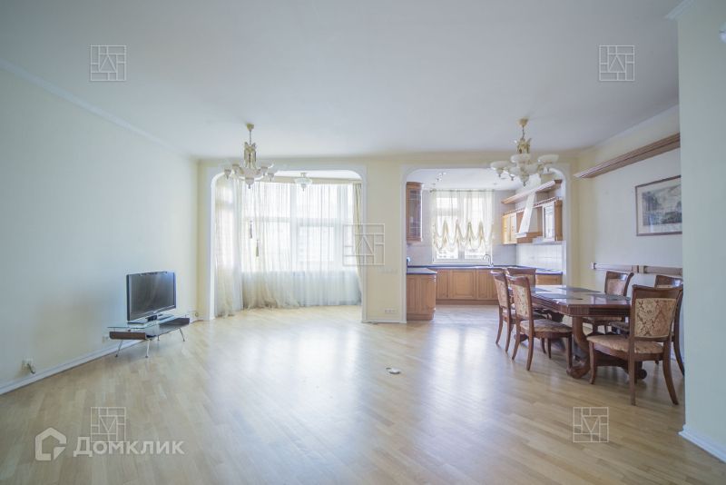 Сдаётся 4-комнатная квартира, 150 м²