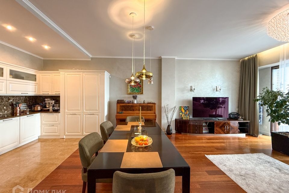 Продаётся 3-комнатная квартира, 116 м²