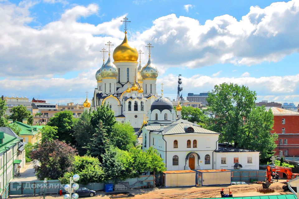 Продаётся 4-комнатная квартира, 185 м²