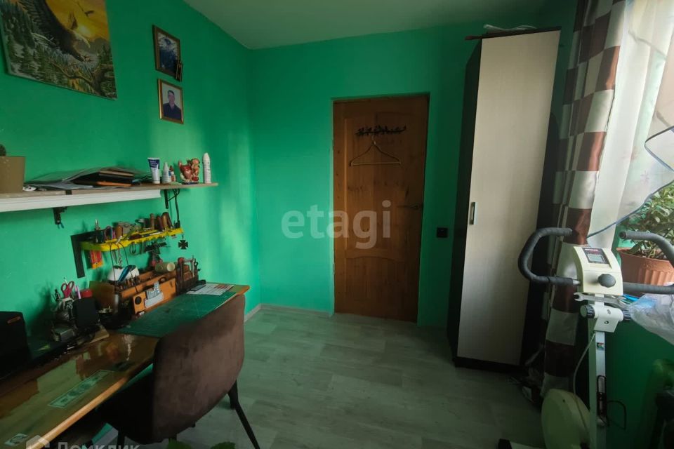 Продаётся 4-комнатная квартира, 54.1 м²