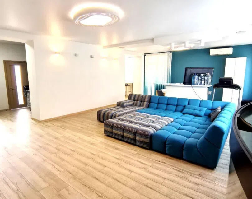 Продаётся 3-комнатная квартира, 136.5 м²