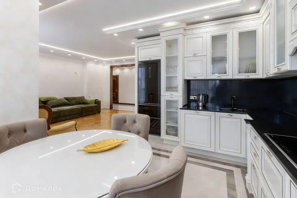 Продаётся 3-комнатная квартира, 97.7 м²
