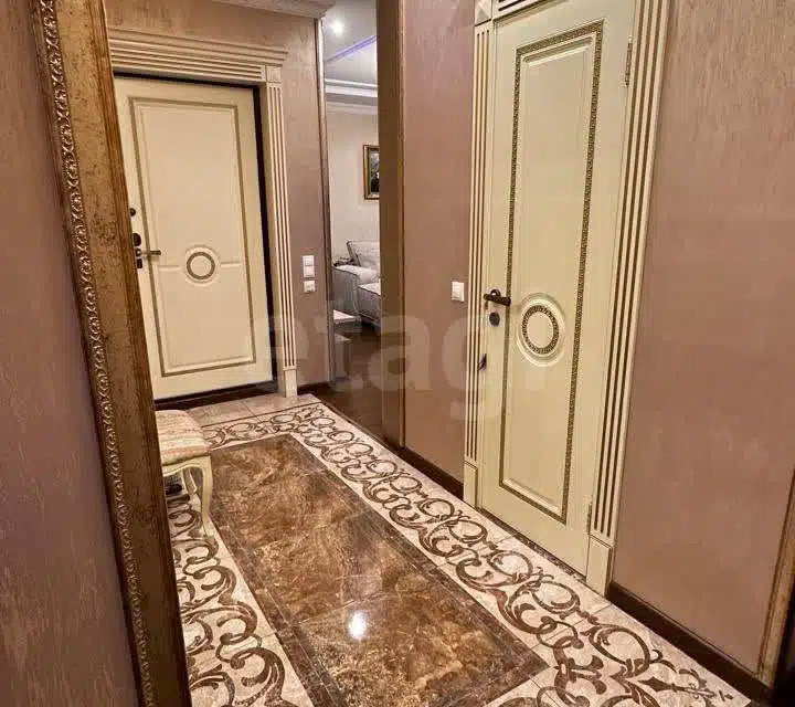 Продаётся 4-комнатная квартира, 100 м²
