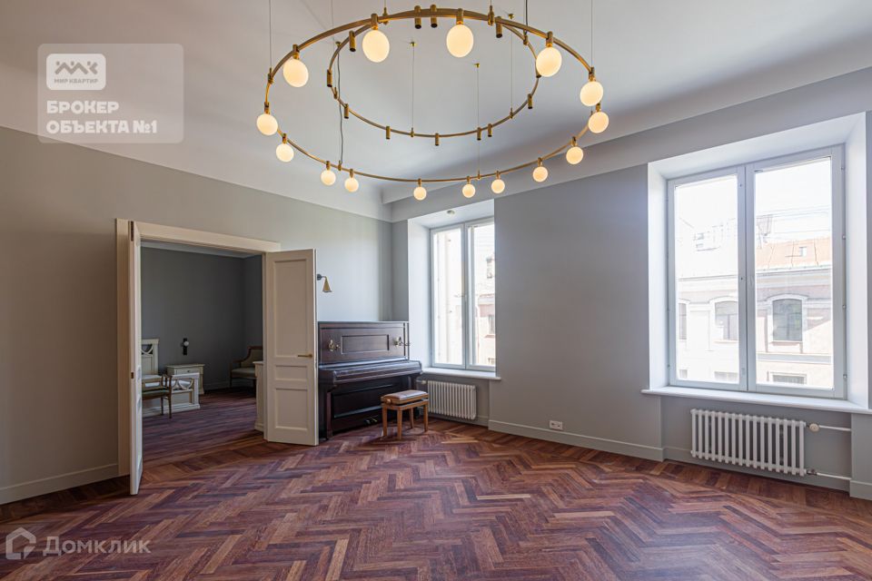 Продаётся 6-комнатная квартира, 217.3 м²