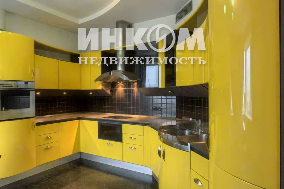 Сдаётся 3-комнатная квартира, 144 м²