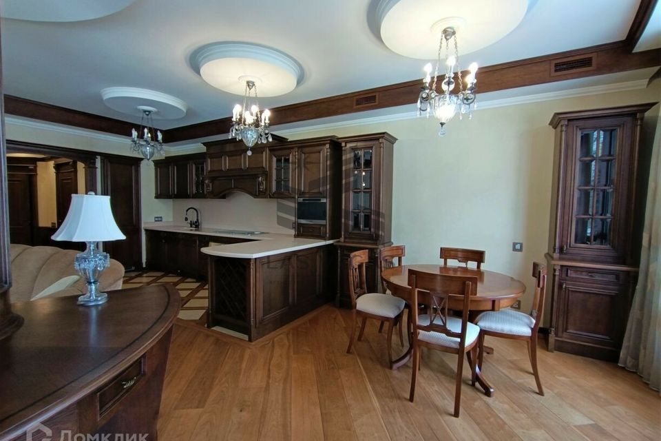 Сдаётся 3-комнатная квартира, 130 м²