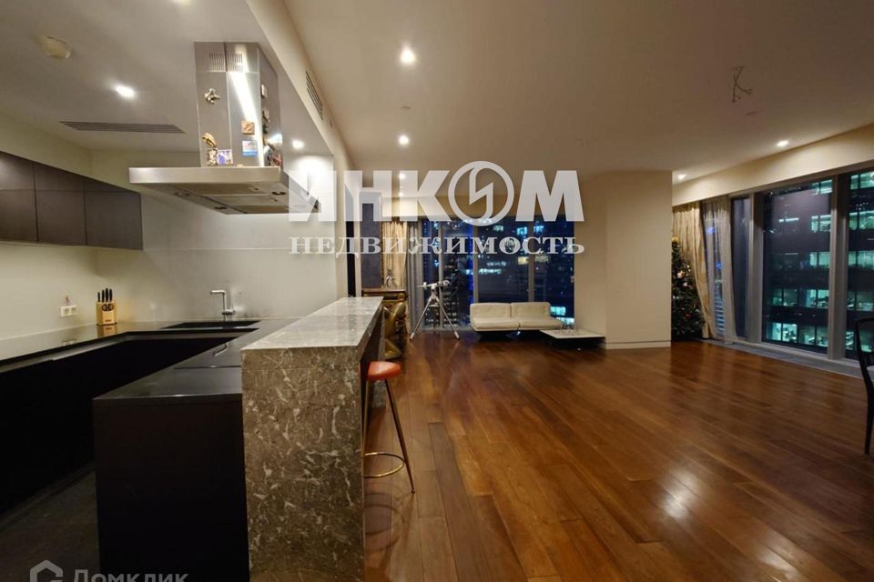 Продаётся 3-комнатная квартира, 156.4 м²