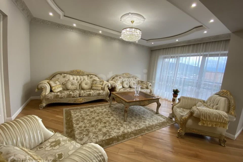 Продаётся 4-комнатная квартира, 157 м²