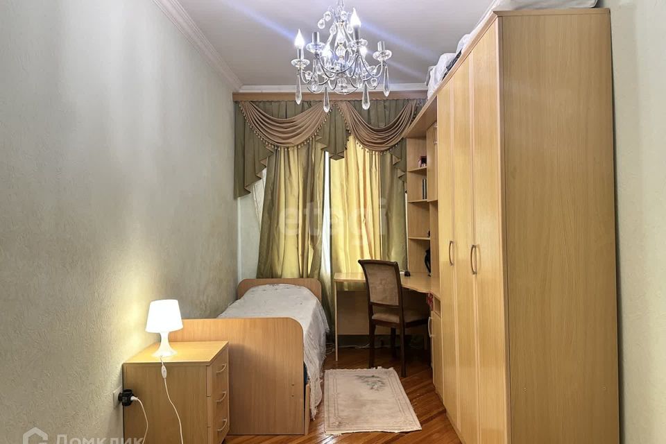 Продаётся 3-комнатная квартира, 107 м²