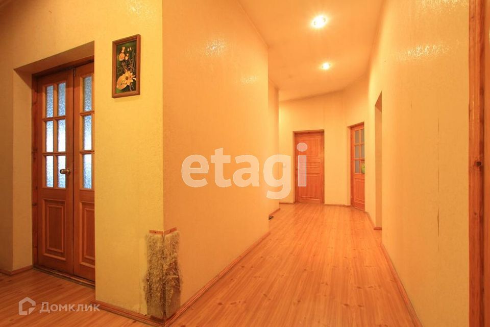 Продаётся 4-комнатная квартира, 135.5 м²