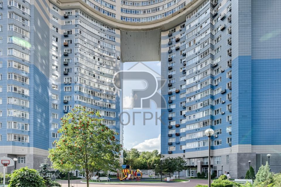 Продаётся 5-комнатная квартира, 298 м²