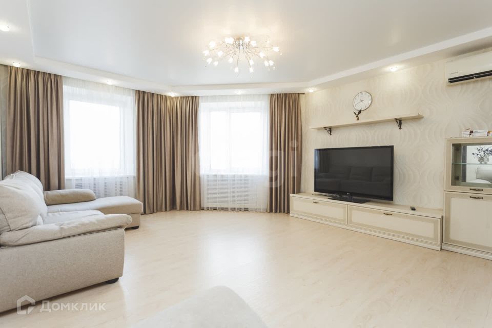 Продаётся 4-комнатная квартира, 127.9 м²