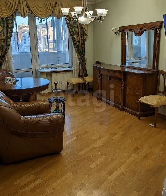 Сдаётся 3-комнатная квартира, 160 м²