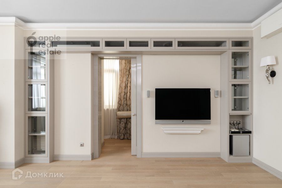 Продаётся 4-комнатная квартира, 141 м²