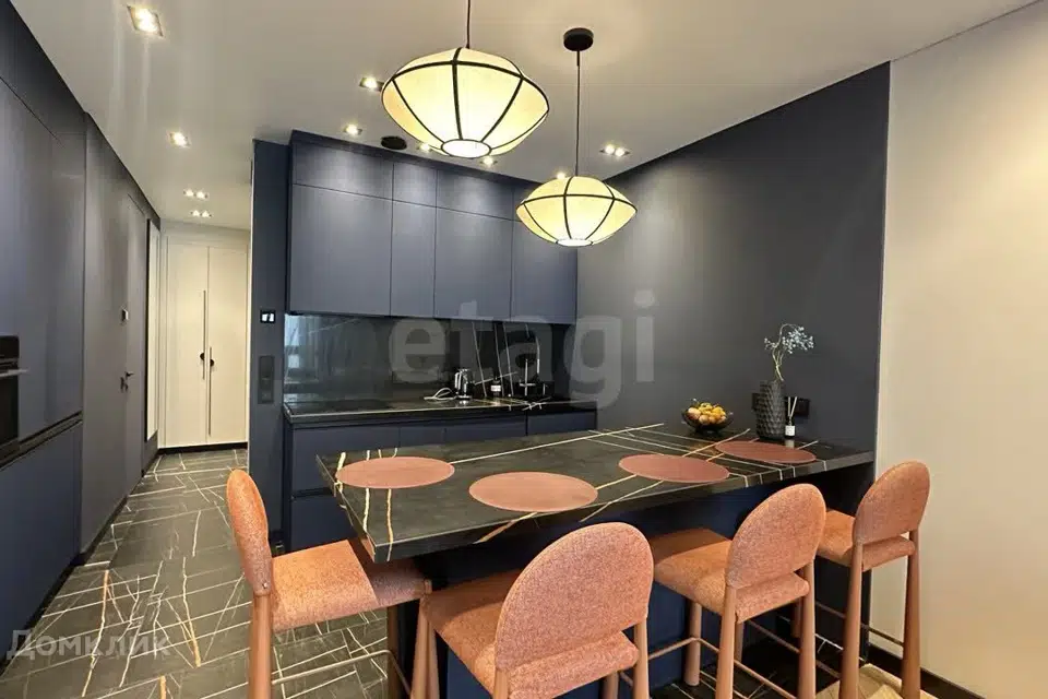 Продаётся 4-комнатная квартира, 104 м²