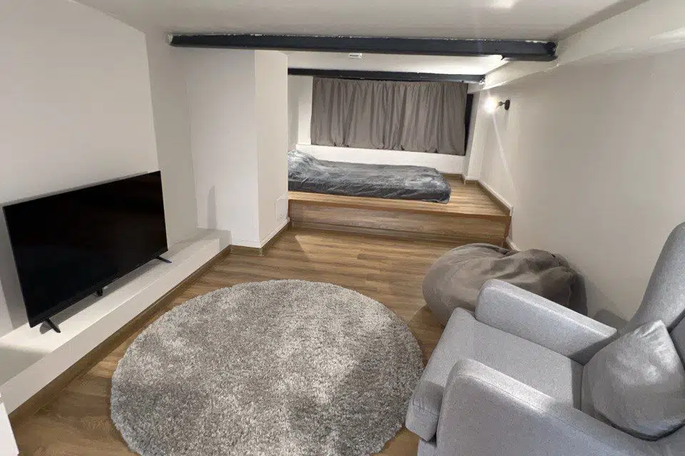 Продаётся 1-комнатная квартира, 42 м²